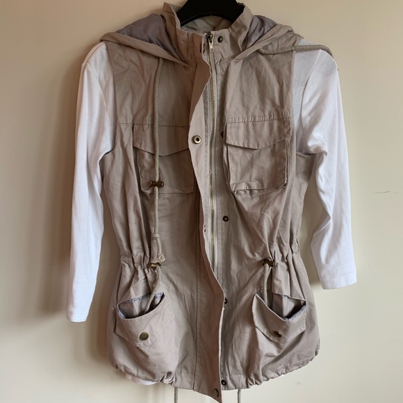 Taupe hooded vest with White basic quarter sleeve - Picture 7 of 8